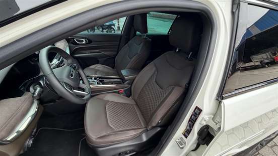 JEEP-COMMANDER-2024