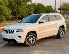 JEEP GRAND CHEROKEE 3.6 LAREDO 4X4 V6 24V GASOLINA 4P AUTOMÁTICO JEEP GRAND CHEROKEE 3.6 LAREDO 4X4 V6 24V GASOLINA 4P AUTOMÁTICO