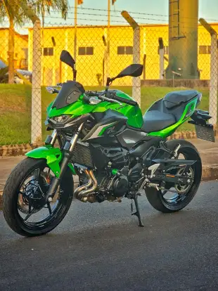 KAWASAKI-Z500-2025