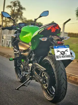 KAWASAKI-Z500-2025