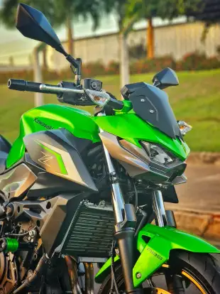 KAWASAKI-Z500-2025