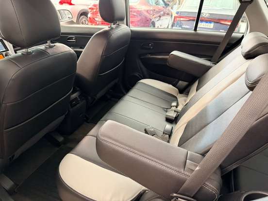 KIA-CARENS-2011