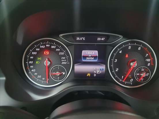 MERCEDES-BENZ-A 200-2017