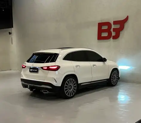 MERCEDES-BENZ-GLA 200-2025