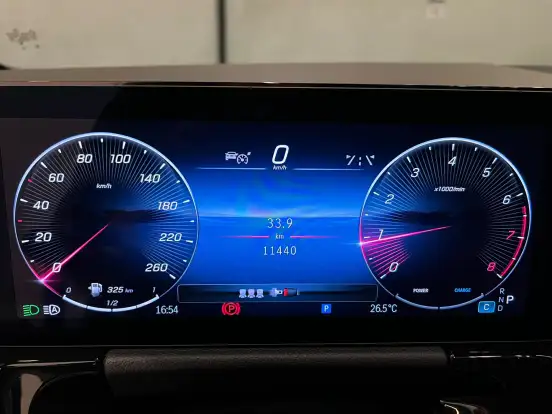 MERCEDES-BENZ-GLA 200-2025