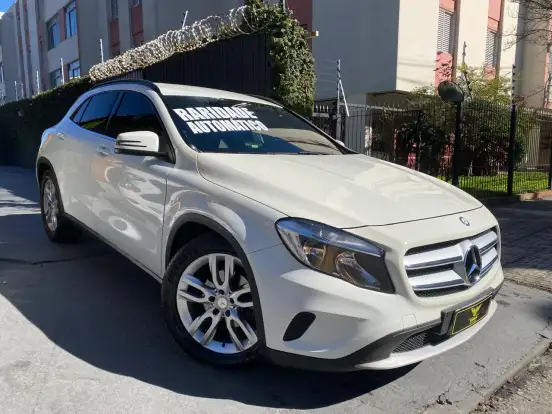 MERCEDES-BENZ-GLA 200-2015