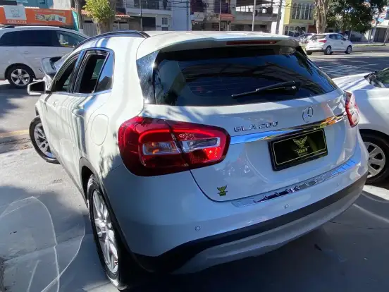 MERCEDES-BENZ-GLA 200-2015