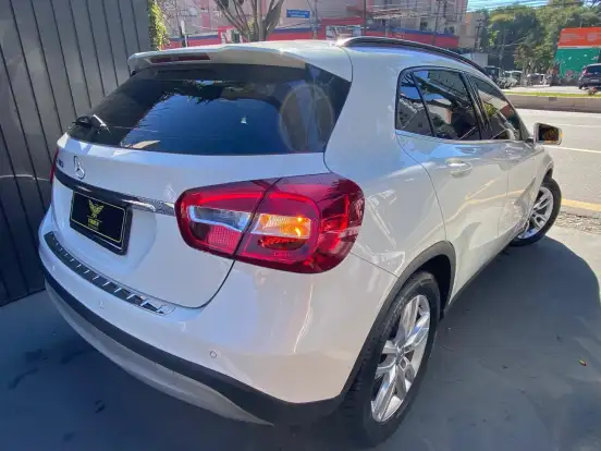 MERCEDES-BENZ-GLA 200-2015