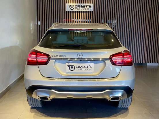 MERCEDES-BENZ-GLA 200-2017