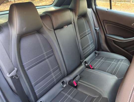 MERCEDES-BENZ-GLA 200-2015