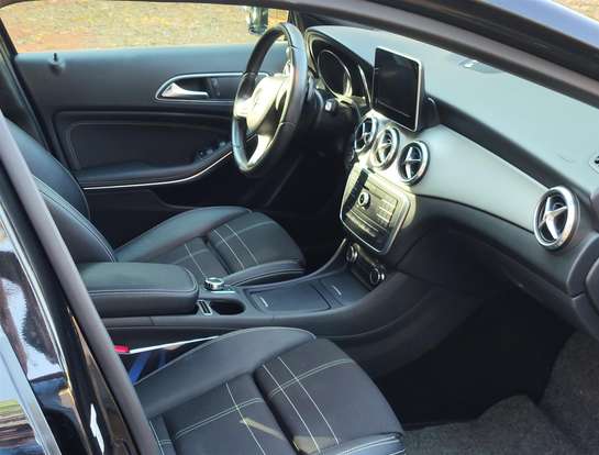 MERCEDES-BENZ-GLA 200-2015
