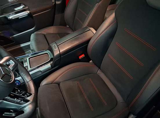 MERCEDES-BENZ-GLB 35 AMG-2.0 MHEV 4MATIC SPEEDSHIFT MERCEDES-BENZ-GLB 35 AMG-2024