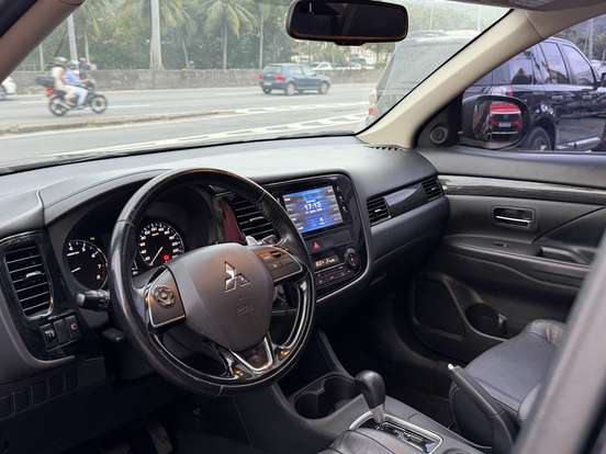 MITSUBISHI-OUTLANDER-2015