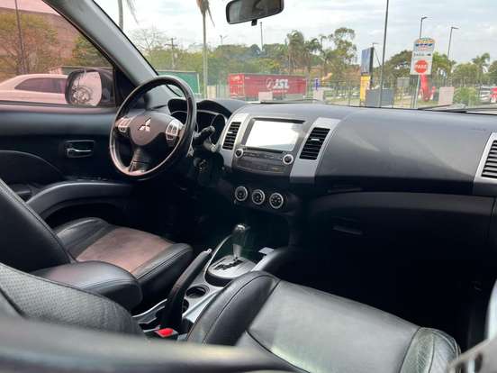 MITSUBISHI-OUTLANDER-2011
