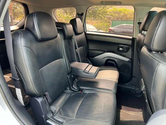 MITSUBISHI-OUTLANDER-2011