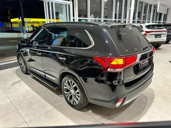 MITSUBISHI-OUTLANDER-2015