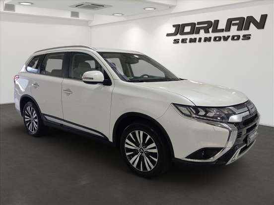 MITSUBISHI-OUTLANDER-2021