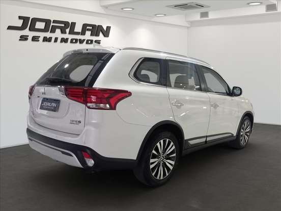 MITSUBISHI-OUTLANDER-2.2 MIVEC DI-D DIESEL HPE-S AWD AUTOMÁTICO MITSUBISHI-OUTLANDER-2021
