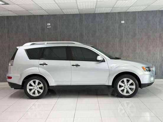 MITSUBISHI-OUTLANDER-2.4 4X4 16V GASOLINA 4P AUTOMÁTICO MITSUBISHI-OUTLANDER-2010