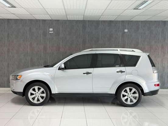 MITSUBISHI-OUTLANDER-2.4 4X4 16V GASOLINA 4P AUTOMÁTICO MITSUBISHI-OUTLANDER-2010