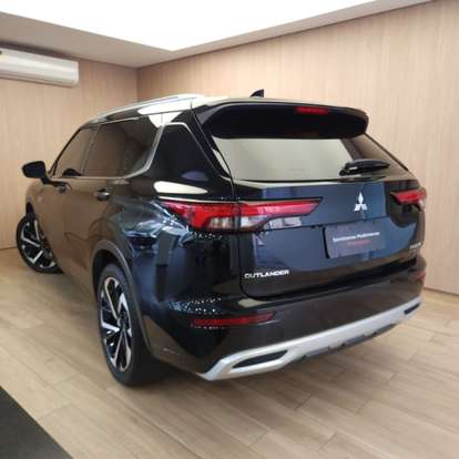 MITSUBISHI-OUTLANDER-2025