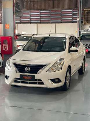 NISSAN-VERSA-2019