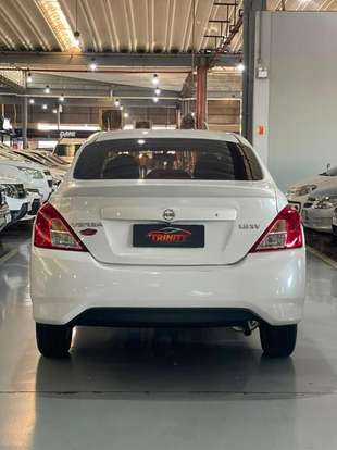 NISSAN-VERSA-2019