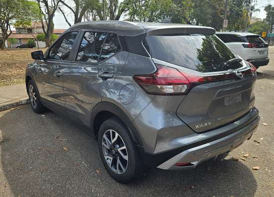 NISSAN-KICKS-2023