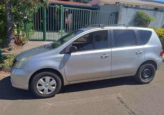NISSAN-LIVINA-2013