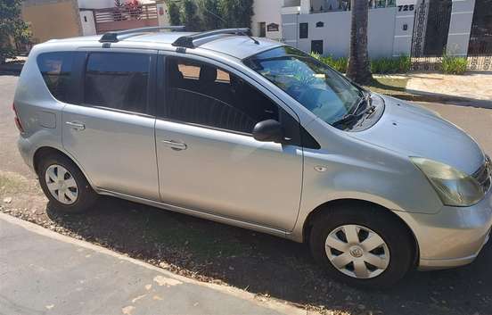NISSAN-LIVINA-2013