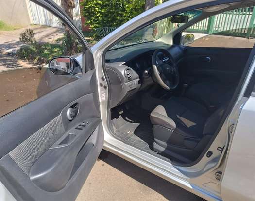 NISSAN-LIVINA-2013