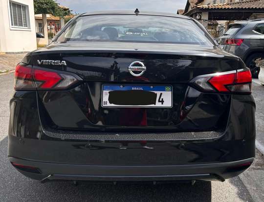 NISSAN-VERSA-2021