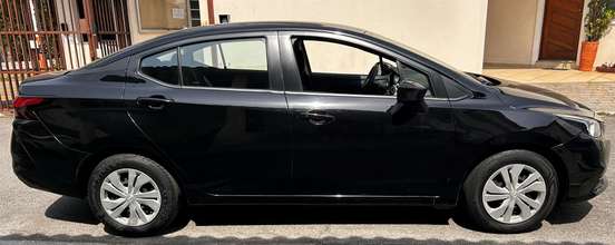 NISSAN-VERSA-2021