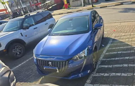 PEUGEOT-208-2021