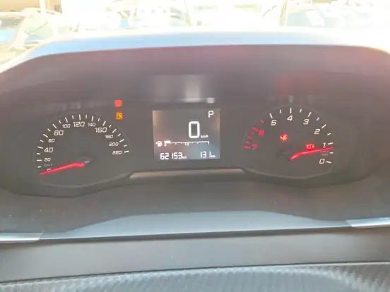 PEUGEOT-208-2021