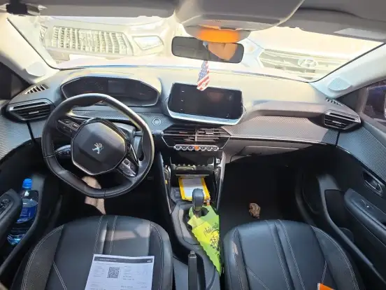 PEUGEOT-208-2021