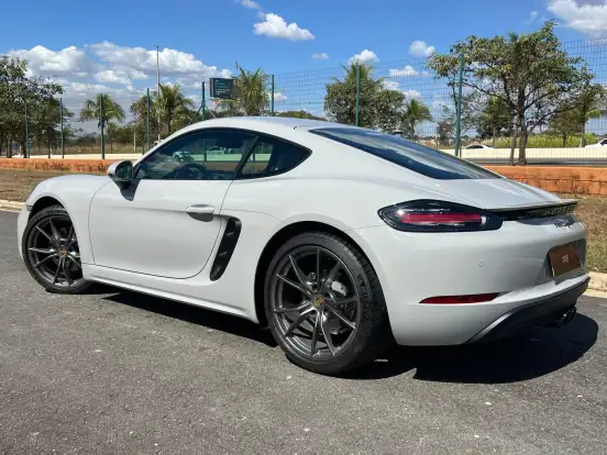 PORSCHE-718-2024