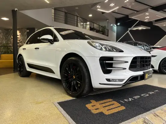 PORSCHE-MACAN-2016