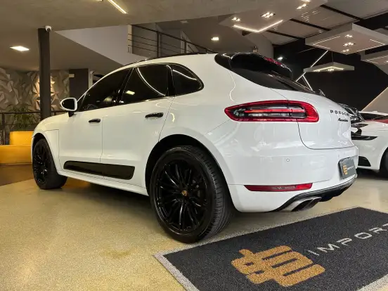 PORSCHE-MACAN-2016