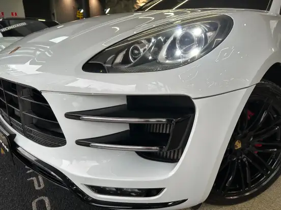 PORSCHE-MACAN-2016