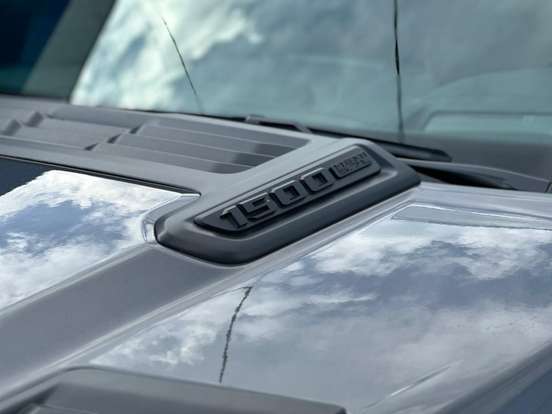 RAM-1500-5.7 V8 GASOLINA LIMITED NIGHT EDITION CD 4X4 AUTOMÁTICO RAM-1500-2023