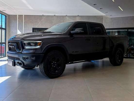 RAM-1500-5.7 V8 GASOLINA REBEL CD 4X4 AUTOMÁTICO RAM-1500-2023
