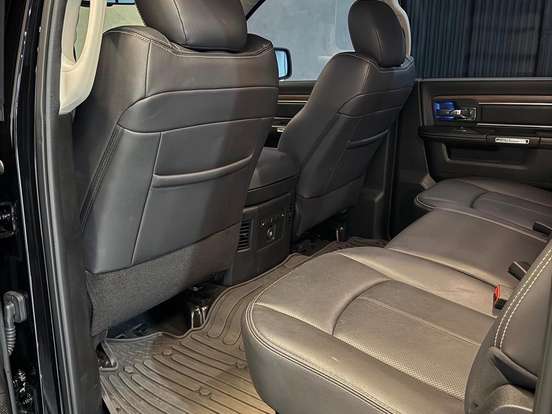 RAM-CLASSIC-5.7 V8 GASOLINA LARAMIE NIGHT EDITION CD 4X4 AUTOMÁTICO RAM-CLASSIC-2023