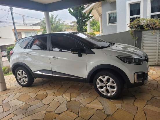 RENAULT-CAPTUR-2017
