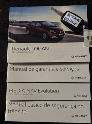 RENAULT-LOGAN-2017