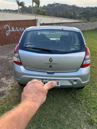 RENAULT-SANDERO-2013