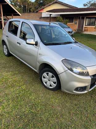 RENAULT-SANDERO-2013