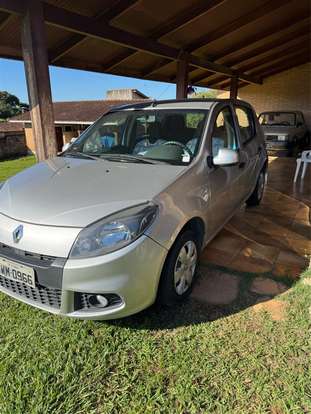 RENAULT-SANDERO-2013