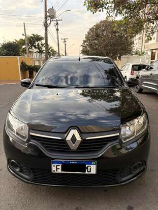 RENAULT-SANDERO-2014