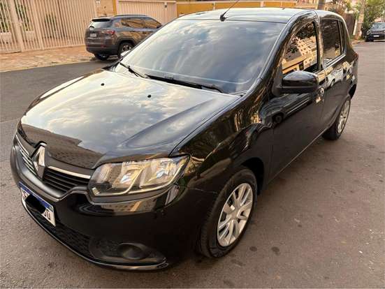 RENAULT-SANDERO-2014